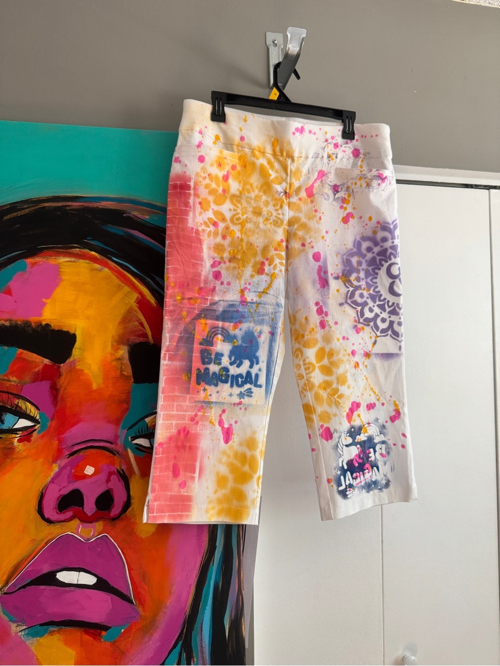 Custom Hand Painted White Capris Size 14 Wearable Artsy - Picture 8 of 13